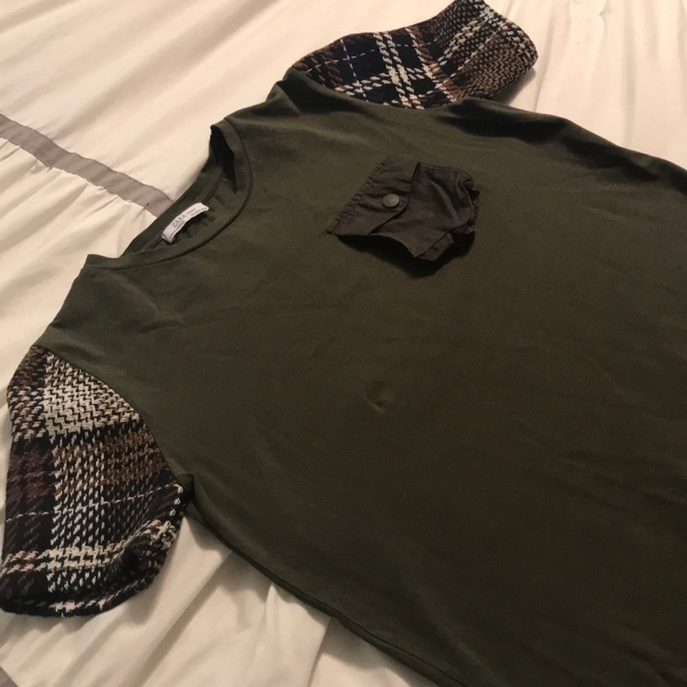 Zara short sleeved top with plaid sleeves